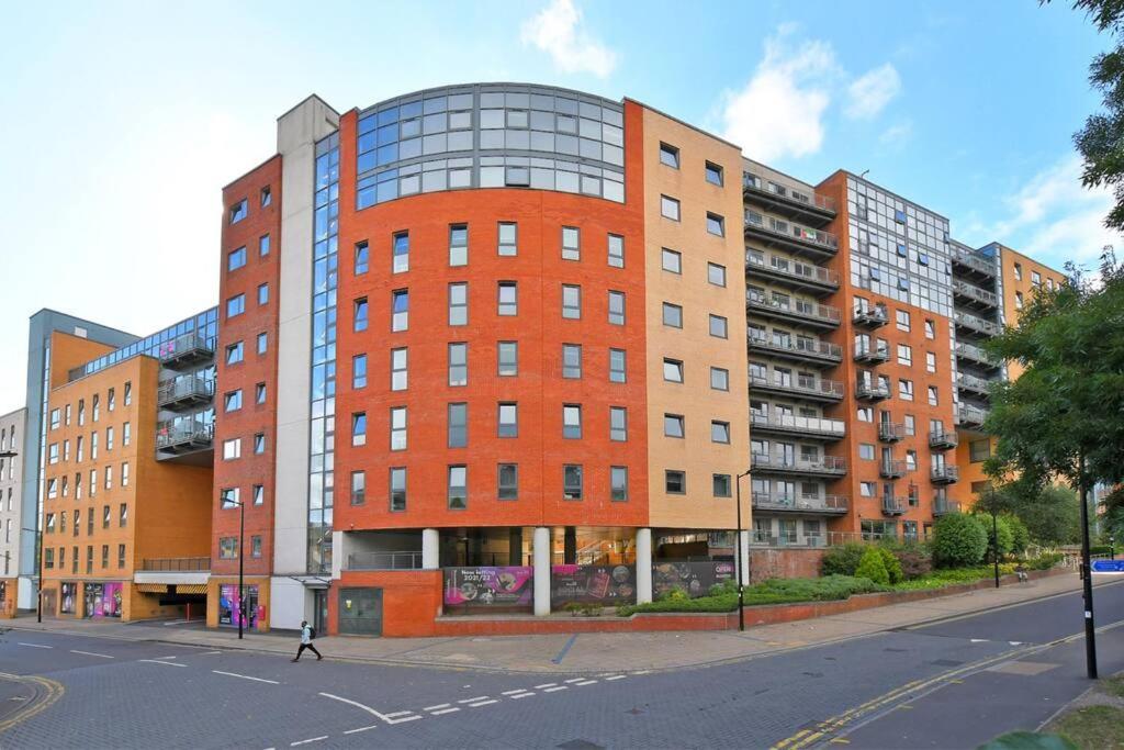 Perfectly Located City Centre Studio Apartment - West One With Free Wifi, Gym Access, Netflix Sheffield Exterior photo